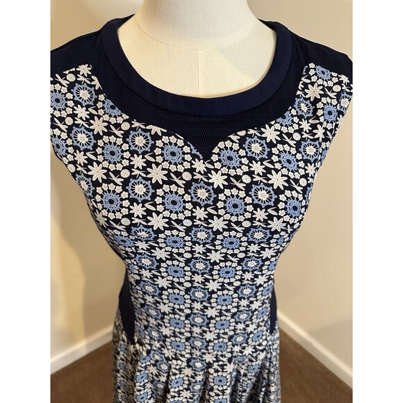 Veeko DaisyFloral Fit & Flare Dress NavyBlueWhite Retro Print Sleeveless Size 34 - Picture 2 of 11